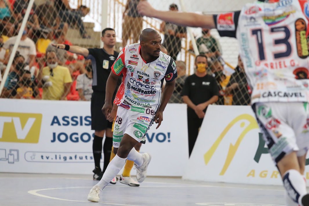 Leozinho, do Sorocaba, vence pela segunda vez prêmio de melhor jogador  jovem de futsal do mundo, futsal