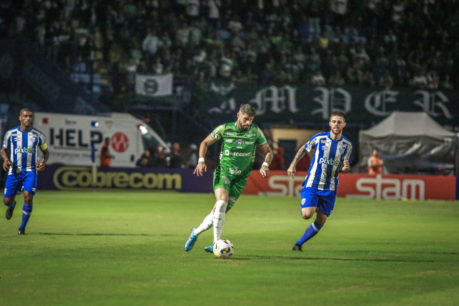 Noite tem 1ª decisão por pênaltis e WO