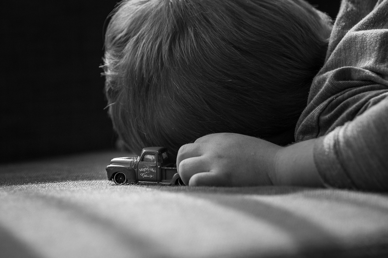  Criança de 3 anos morre de hipertermia após ser esquecido dentro de carro 