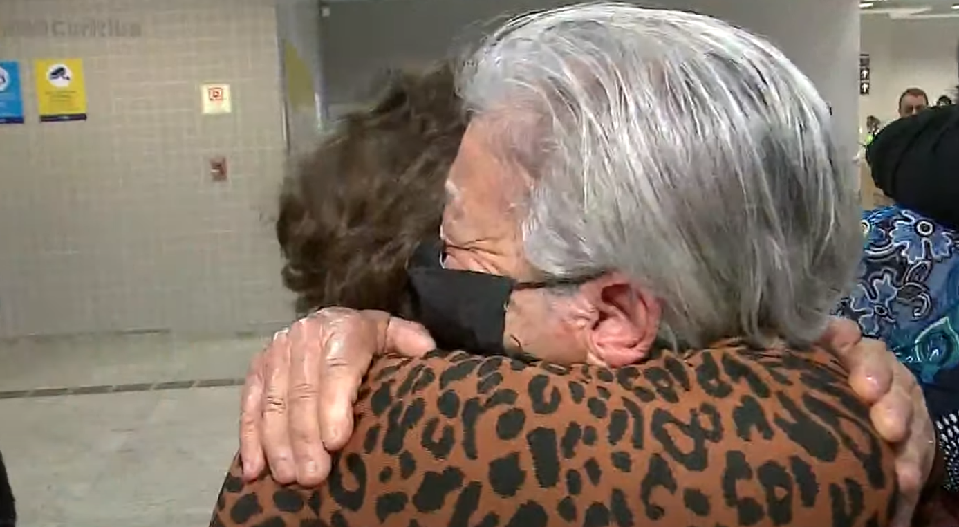  Irmãs se reencontram após mais de 60 anos sem contato 