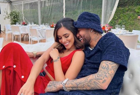  Namorada de Neymar surge sem aliança e levanta suspeitas de término 