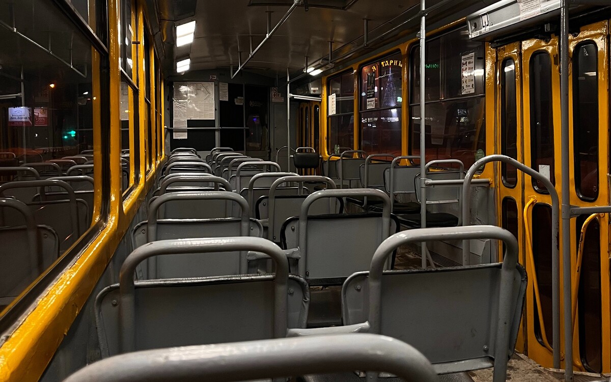  Interior de ônibus 