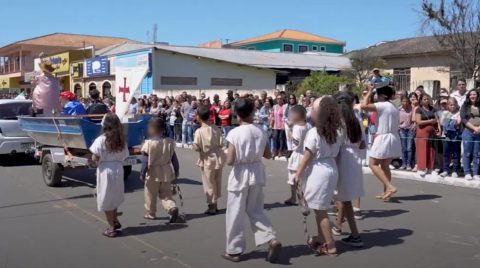Cress-PR repudia desfile em que crianças foram trajadas como escravas