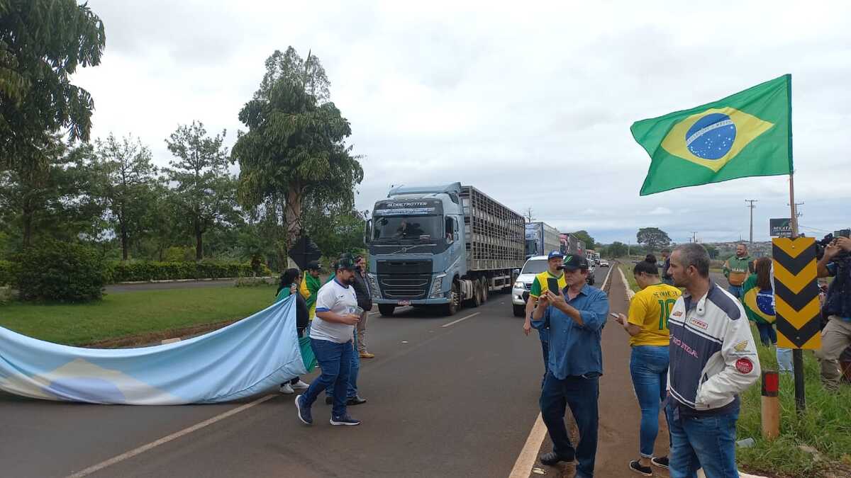  manifestantes-bloqeio-contorno-norte-ibiporã-londrina 