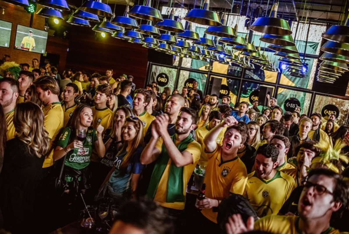 Onde assistir os jogos do Brasil na Copa do Mundo em Curitiba - RIC Mais