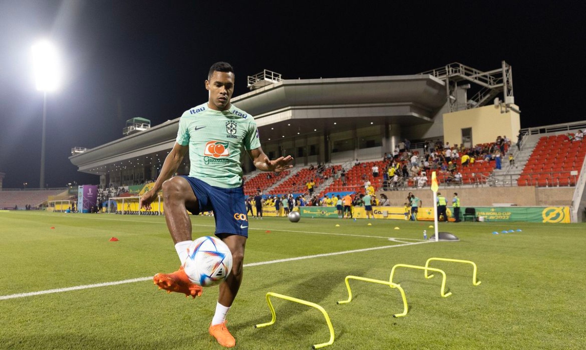  Com Alex Sandro em campo, Brasil treina antes de enfrentar a Croácia 