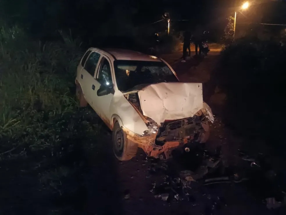  Carro com oito pessoas bate e deixa grávida e três crianças feridas 