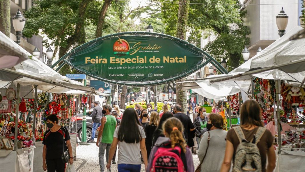 Ícones de Curitiba, estações-tubo ganham decoração especial para as festas  de fim de ano - Portal do Servidor de Curitiba