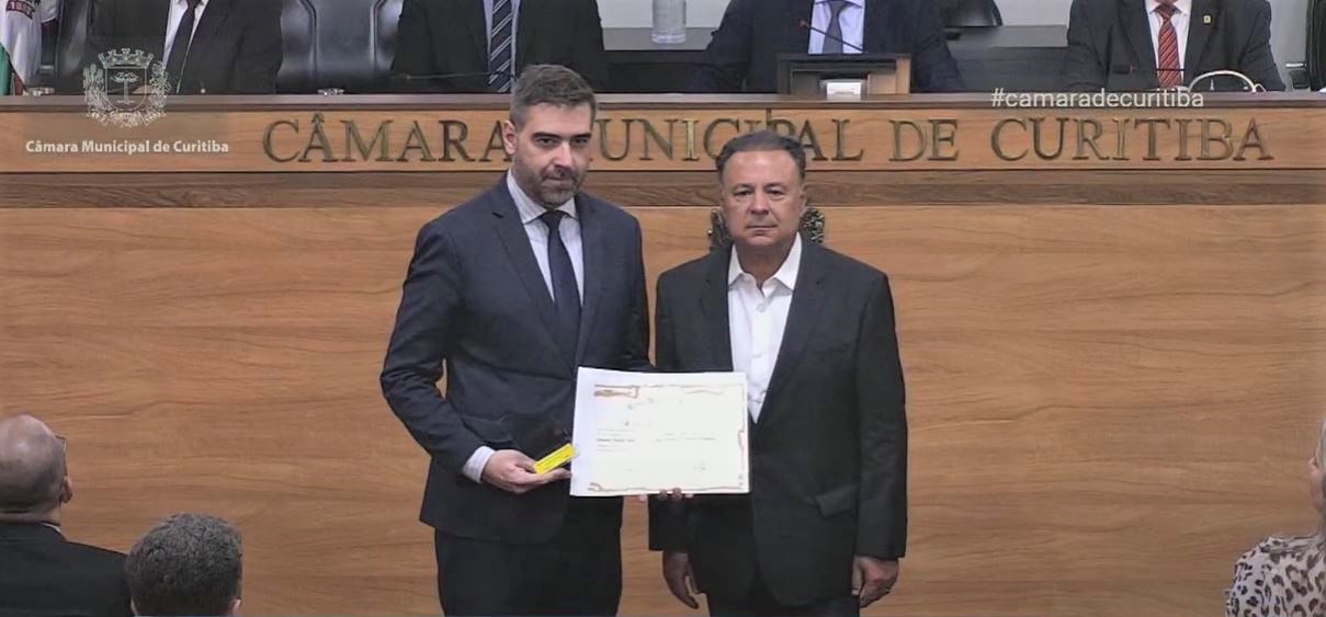  petrelli-recebe-premio-pablo-neruda 