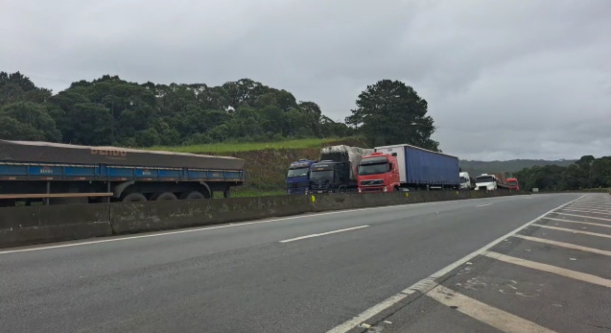 Restrição de caminhões na BR-277 passa a valer no litoral