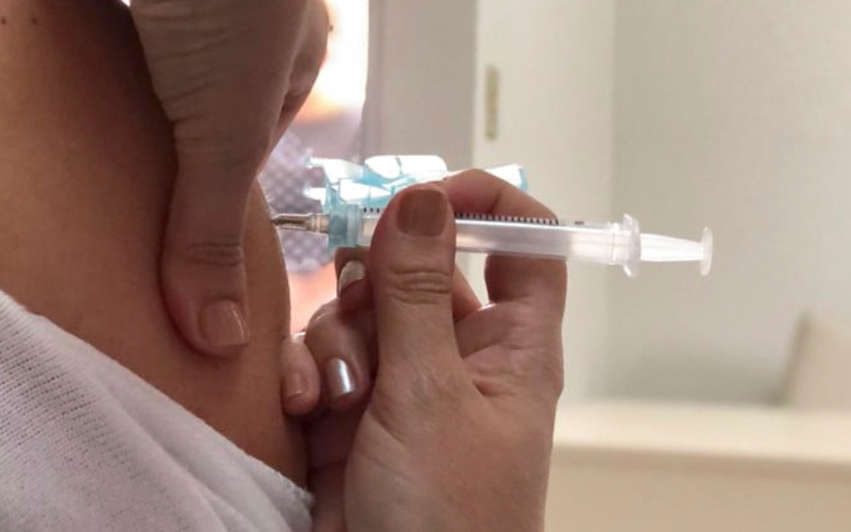  Convocação para a 4ª dose da vacina da Covid-19 alcança todo público até 18 anos 