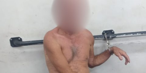  Idoso pelado: homem é preso pela segunda vez no ano após andar pelado em público 