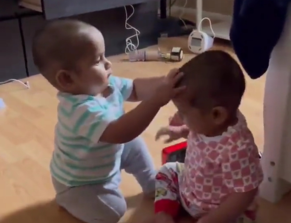 VÍDEO: Mãe raspa o cabelo das filhas gêmeas após as duas brigarem - RIC Mais