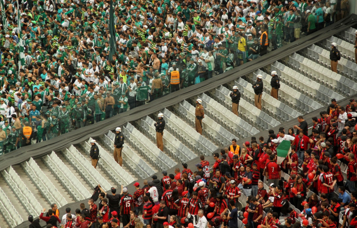  Projeto prevê multa para quem participa de brigas em estádios de futebol no Paraná 