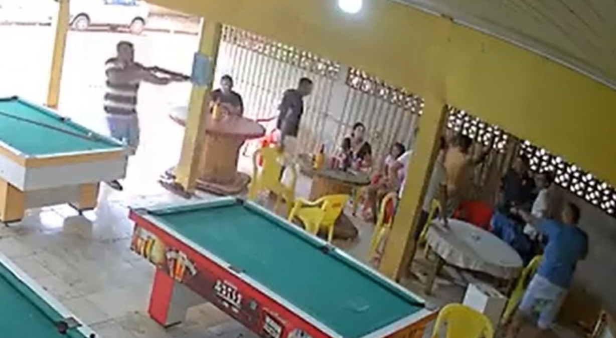 Dupla mata 7 pessoas em bar no Mato Grosso após jogo de sinuca