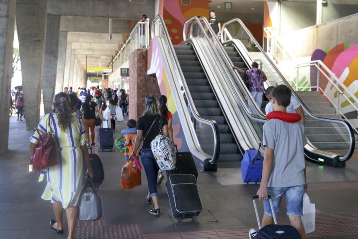  Movimento na Rodoviária de Curitiba deve aumentar em mais de 10% no carnaval 