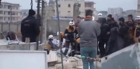  Jovens são retirados vivos de escombros 8 dias após terremoto na Turquia 