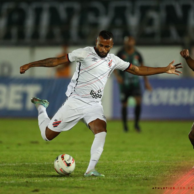  Alex Santana em Maringá x Athletico 