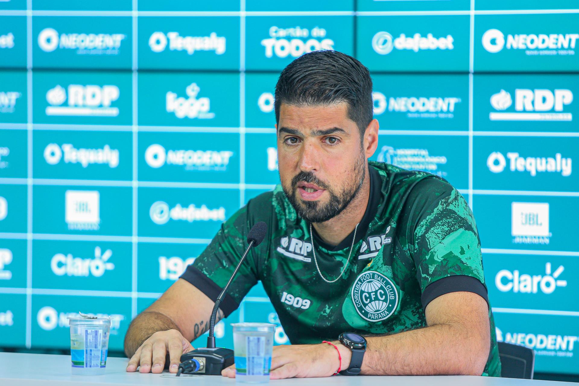  António Oliveira, técnico do Coritiba 