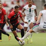 Lance de Athletico x Maringá, pela primeira fase do Paranaense