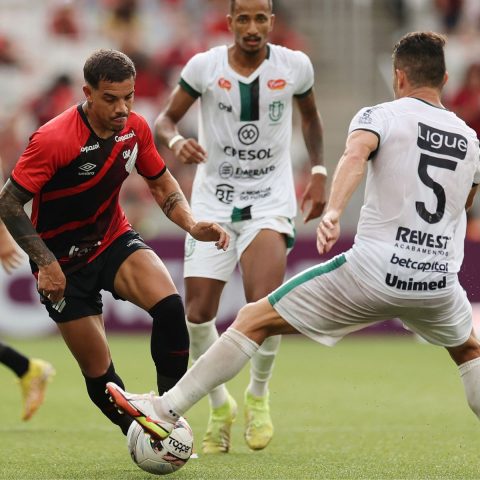 Maringá e Coritiba se enfrentam na primeira final do Paranaense