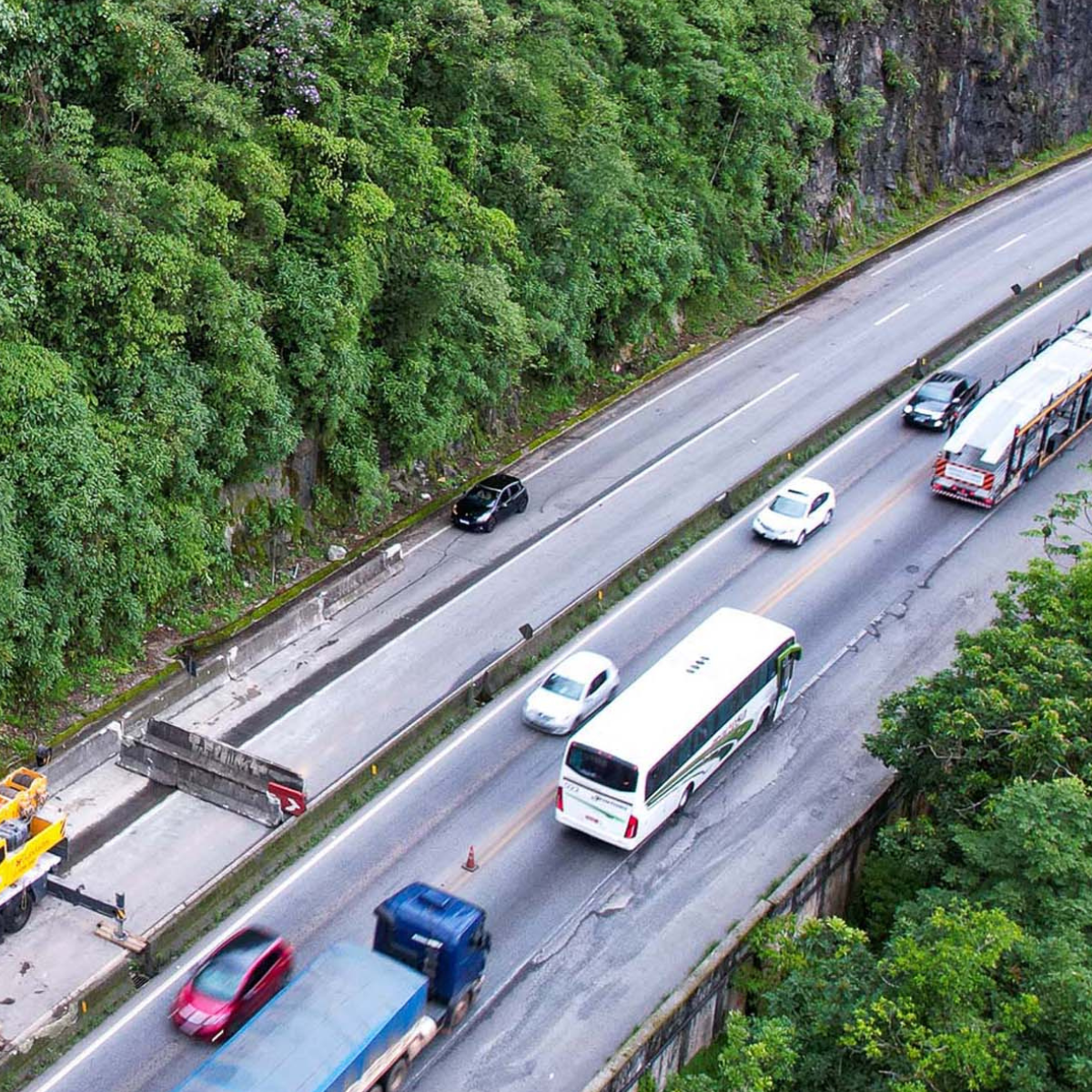 BR-277 é interditada por afundamento de pista em Morretes - AERP