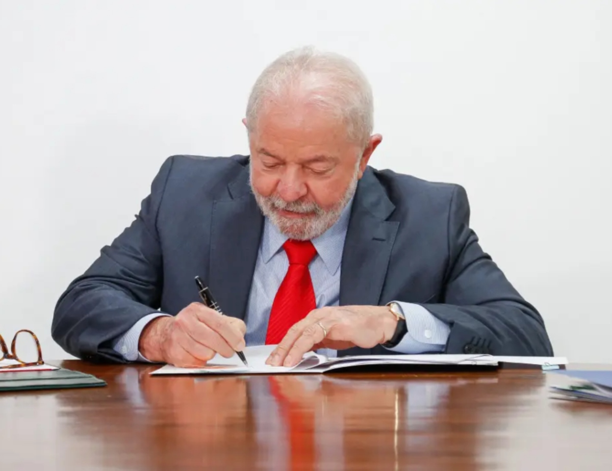  Ministro diz que Lula vai assinar lei de igualdade salarial no Dia da Mulher 