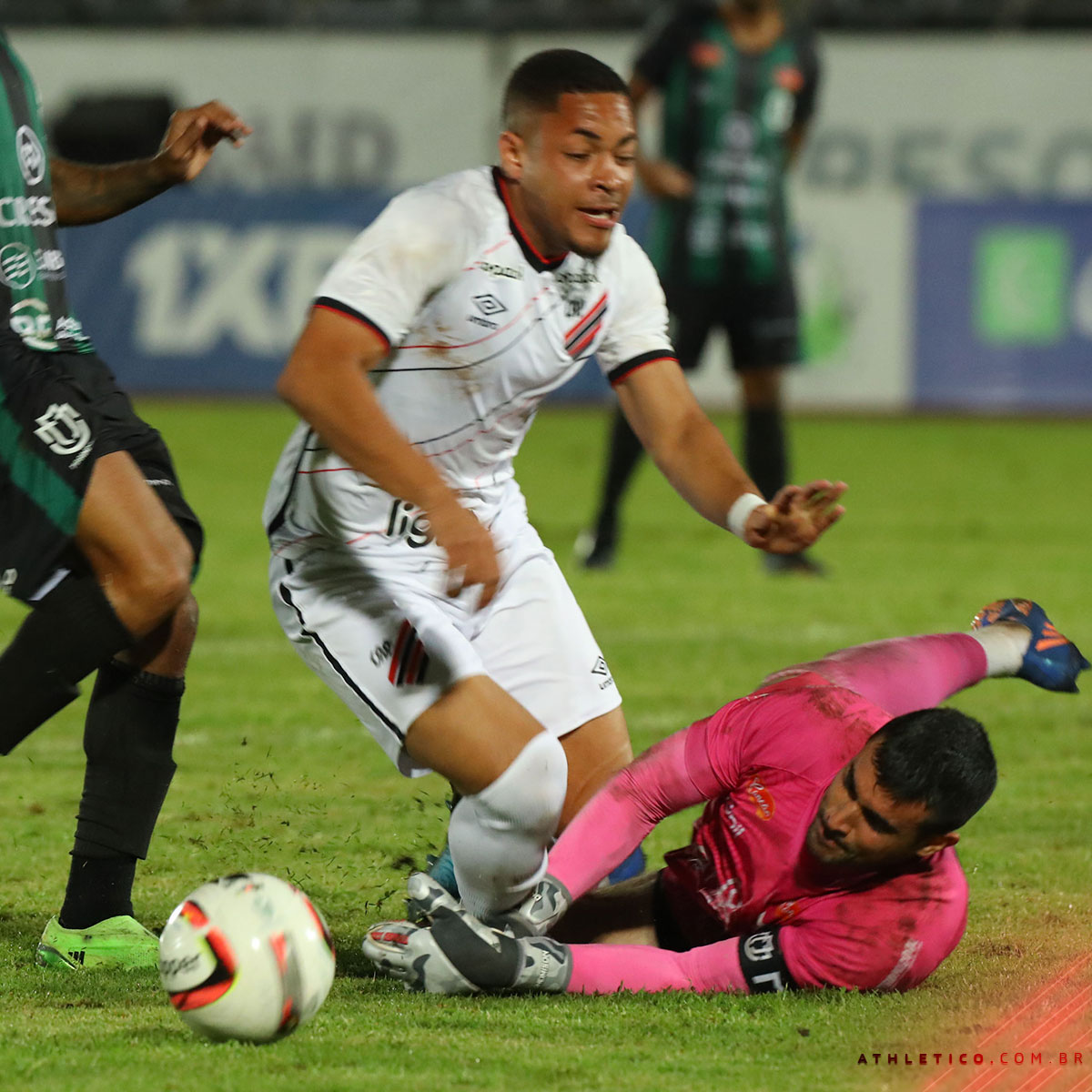  Vitor Roque em Maringá x Athletico 