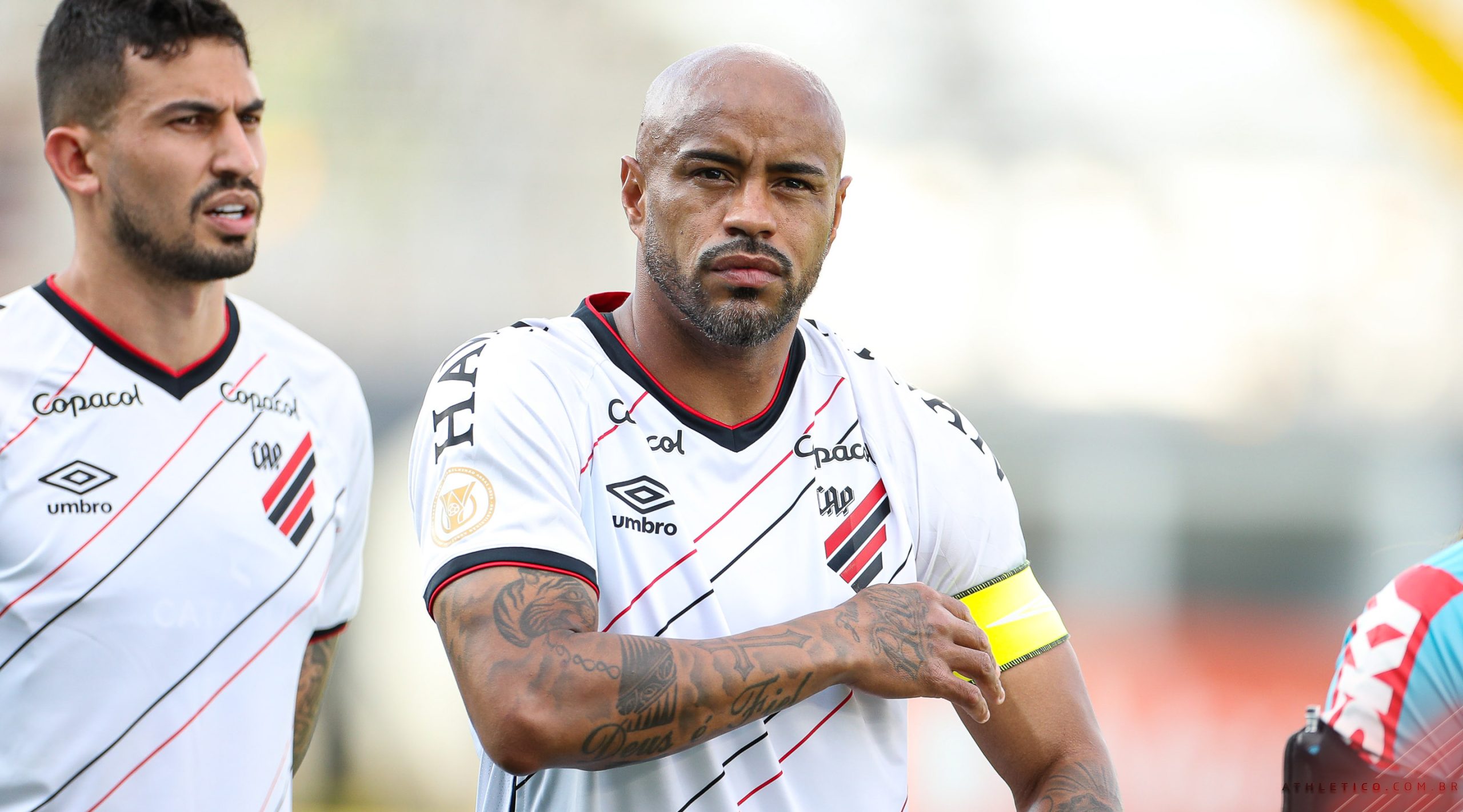  Pedro Henrique e Thiago Heleno, jogadores do Athletico 