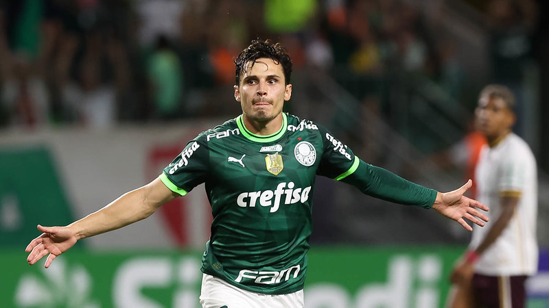  Raphael Veiga, convocado para a seleção, em ação pelo Palmeiras 