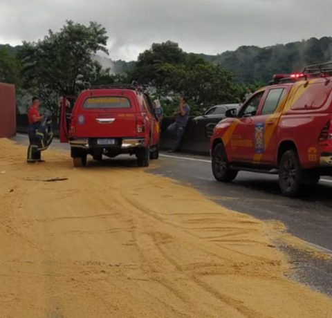 BR-277 tem fila de 4 Km no sentido Litoral e 8 Km para Curitiba - RIC Mais