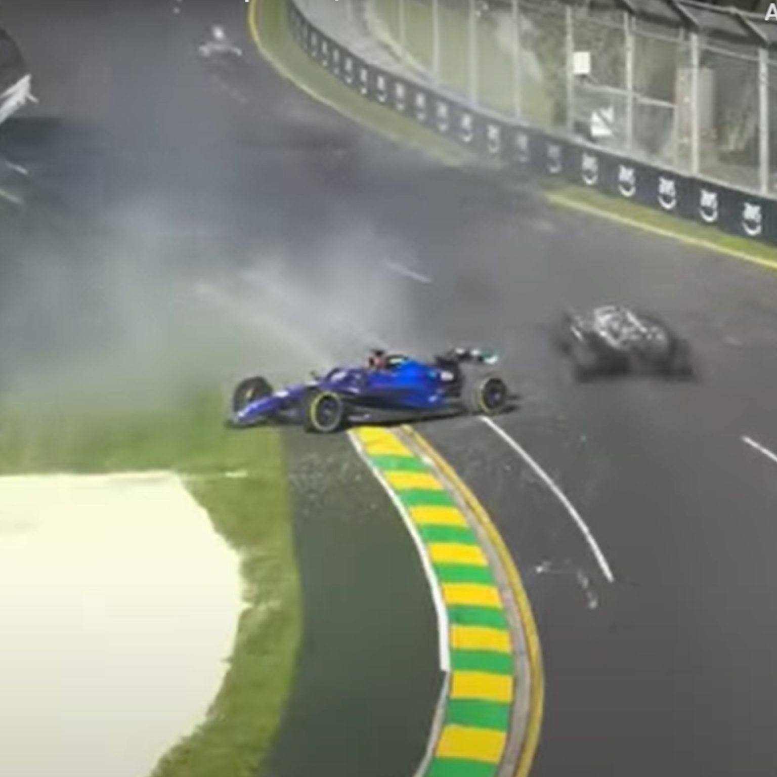  Acidente que tirou Alexander Albon do GP da Austrália. (Foto: Reprodução / TV Band) 