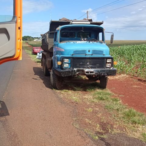 acidente entre caminhão e Uno na PR-239