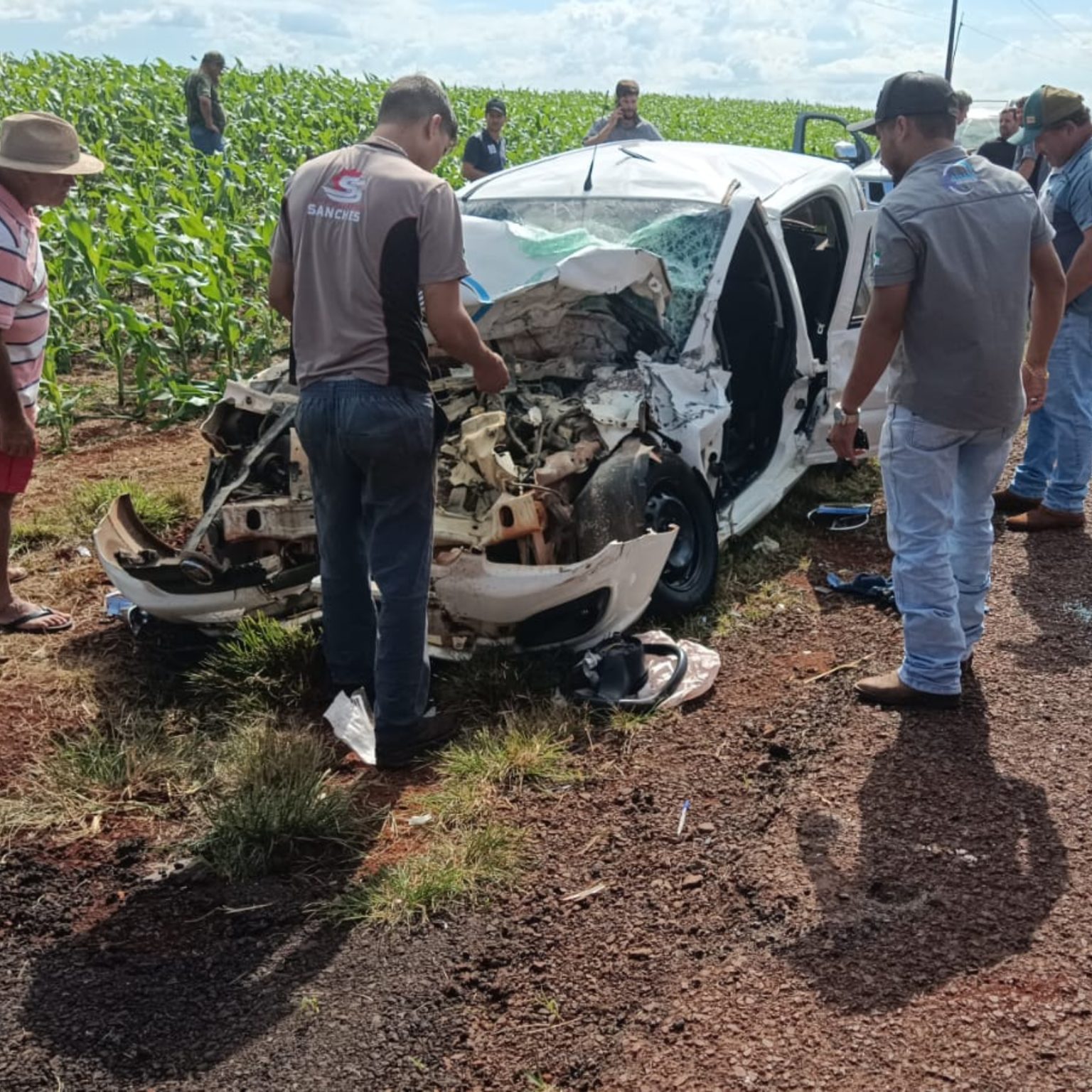  acidente entre caminhão e Uno na PR-239 