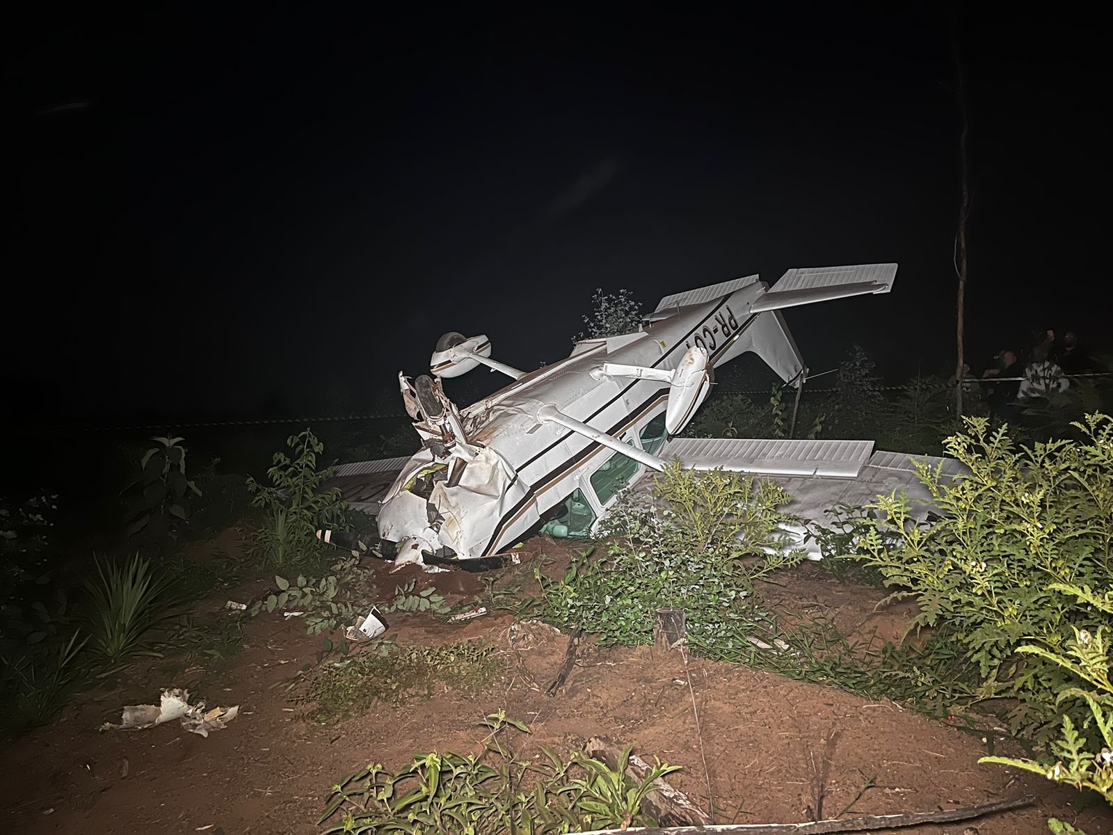  Avião faz pouso forçado e deixa dois feridos em Santa Catarina 