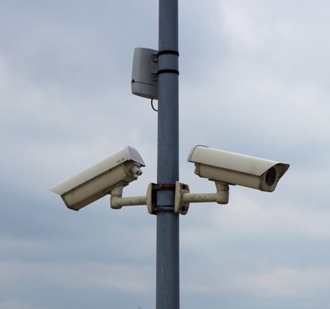  Cascavel já possui 1.800 câmeras de monitoramento, metade delas instaladas em escolas e CMEIs. (Foto: Andreas Lischka / via Pixabay) 