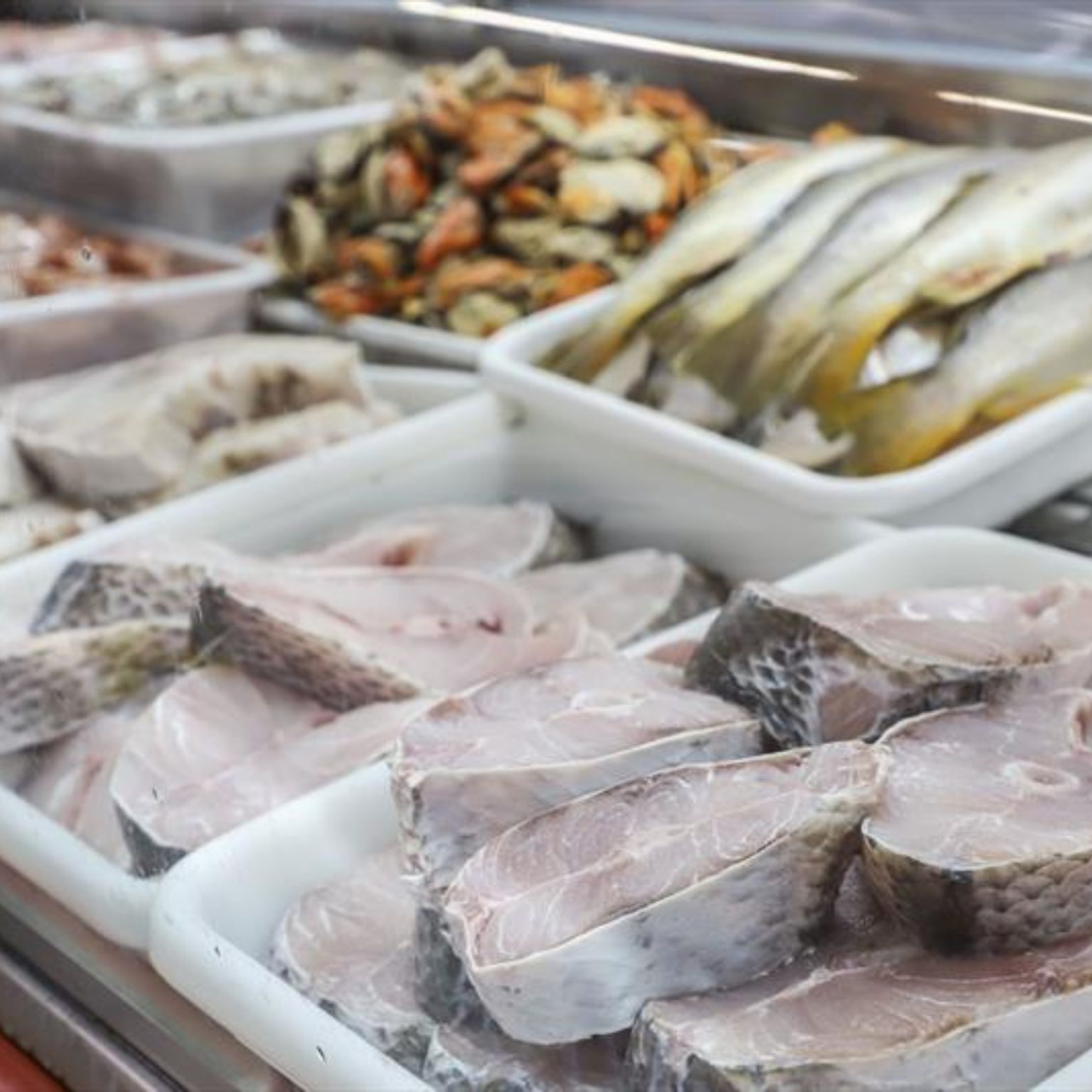  Além das 51 pontos das tradicionais feiras de Curitiba, Semana Santa terá mais 17 pontos extras de vendas de pescados na capital. (Foto: Hully Paiva/SMCS / Prefeitura de Curitiba) 