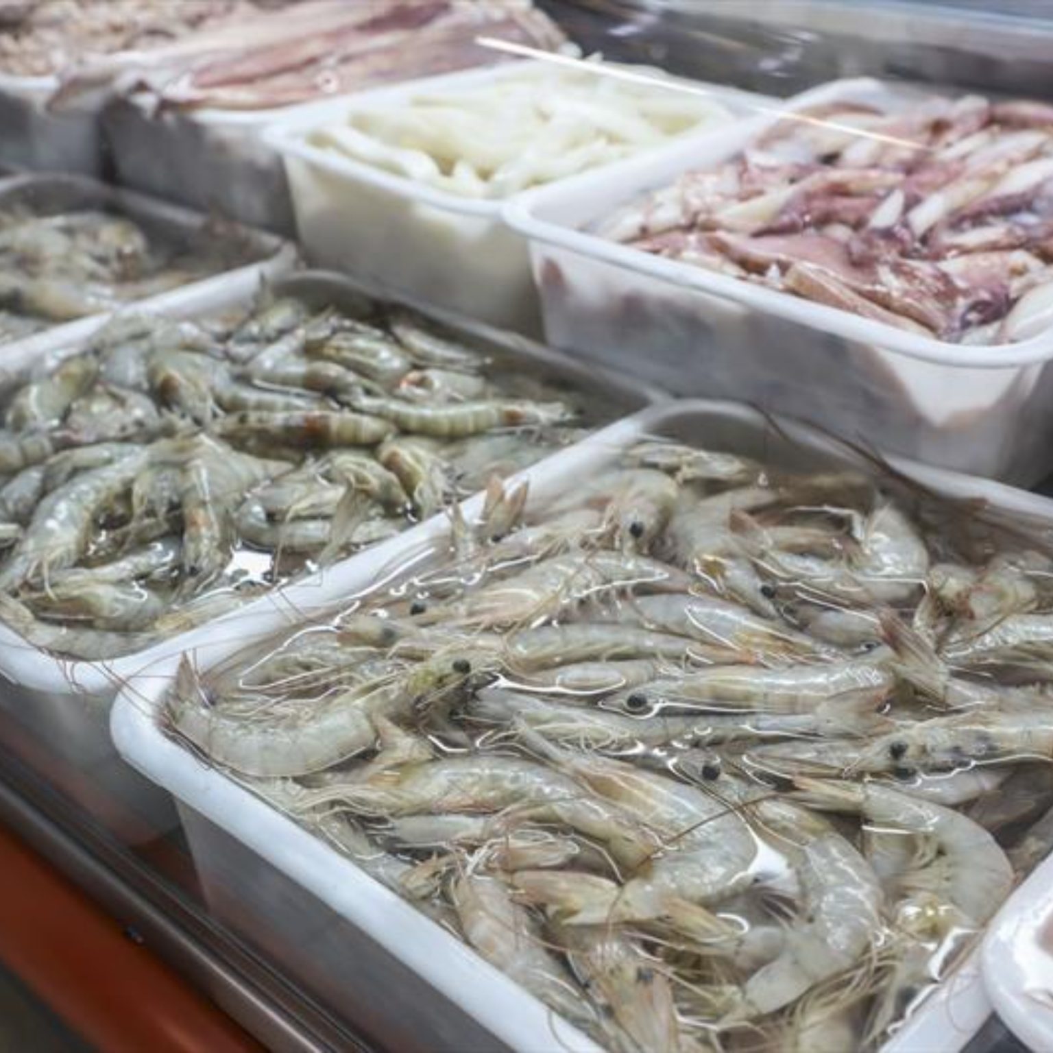  Além das 51 pontos das tradicionais feiras de Curitiba, Semana Santa terá mais 17 pontos extras de vendas de pescados na capital. (Foto: Hully Paiva/SMCS / Prefeitura de Curitiba) 