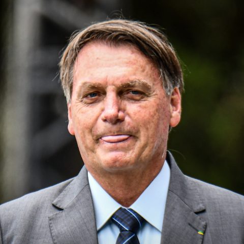 Jair Bolsonaro em frente ao Palácio da Alvorada