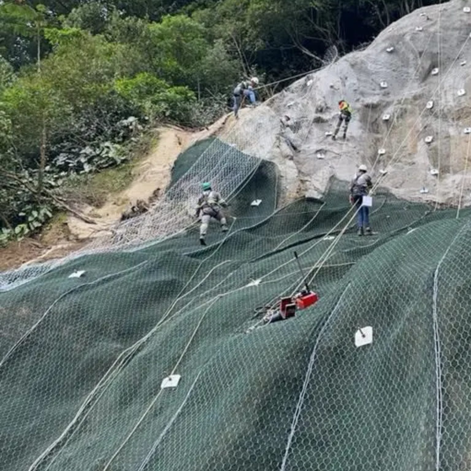  Obras no Km 42 da BR-277 foram totalmente concluídas nesta quinta-feira (6). (foto: Divulgação) 