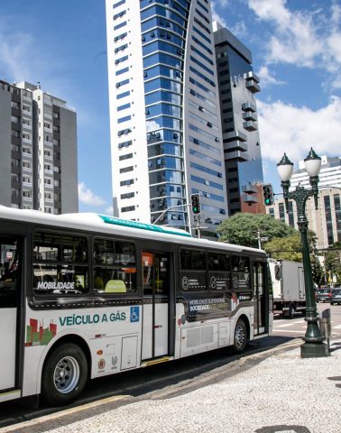 Ônibus movido a gás natural. Curitiba,