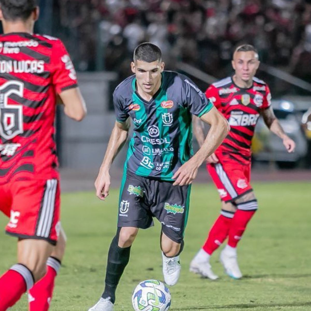 Coritiba encaminha contratação de atacante do Grêmio e trio do Maringá