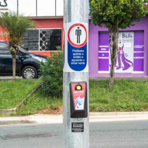 Semáforos sonoros foram instalados em diversas regiões de Curitiba