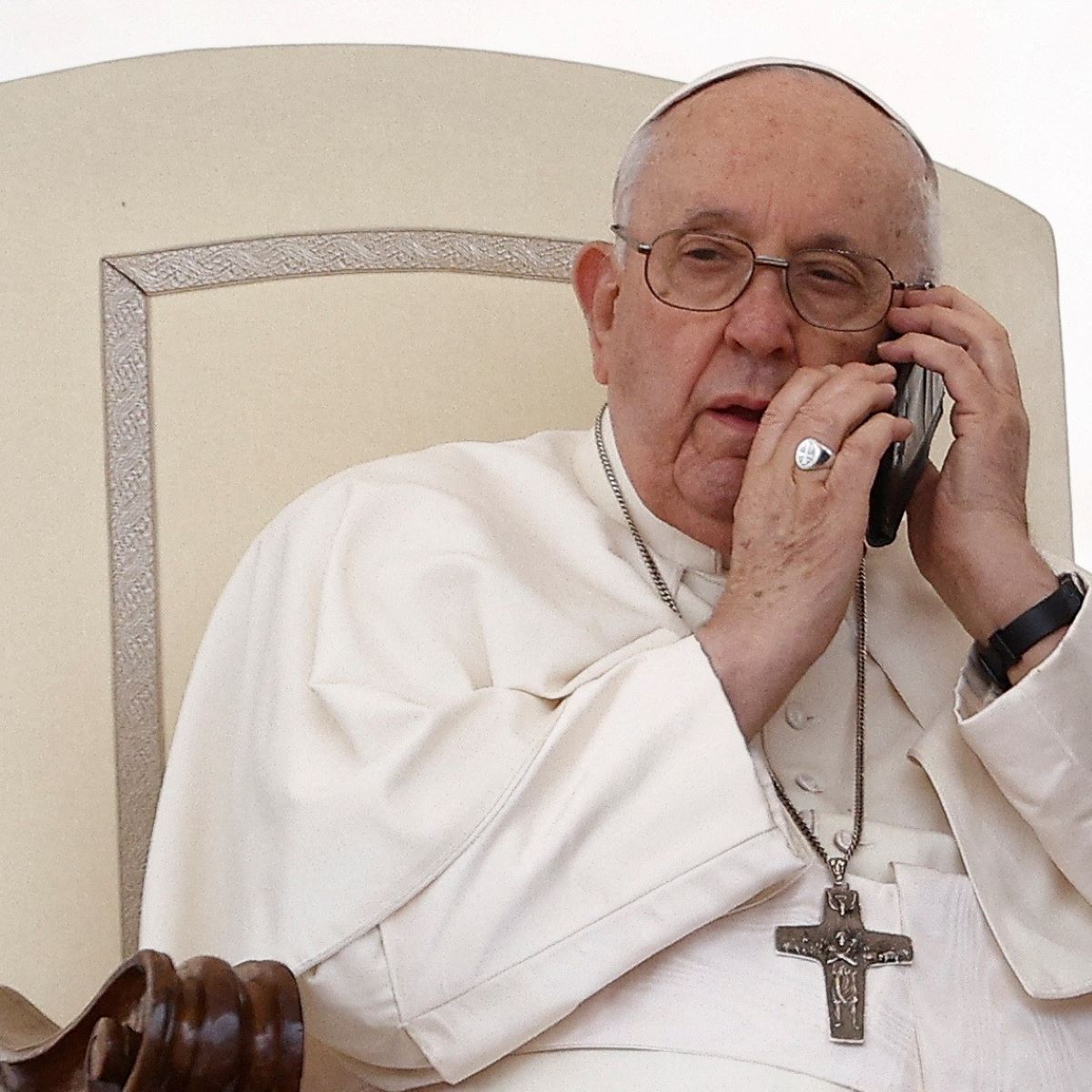 Não estou bem de saúde.” Papa Francisco interrompe audiência no