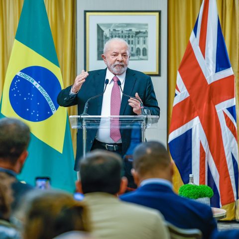 Rei pediu para cuidar da Amazônia e disse que precisamos de ajuda, diz Lula - RIC Mais