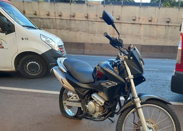 Homem fica gravemente ferido após cair de moto em Sarandi.