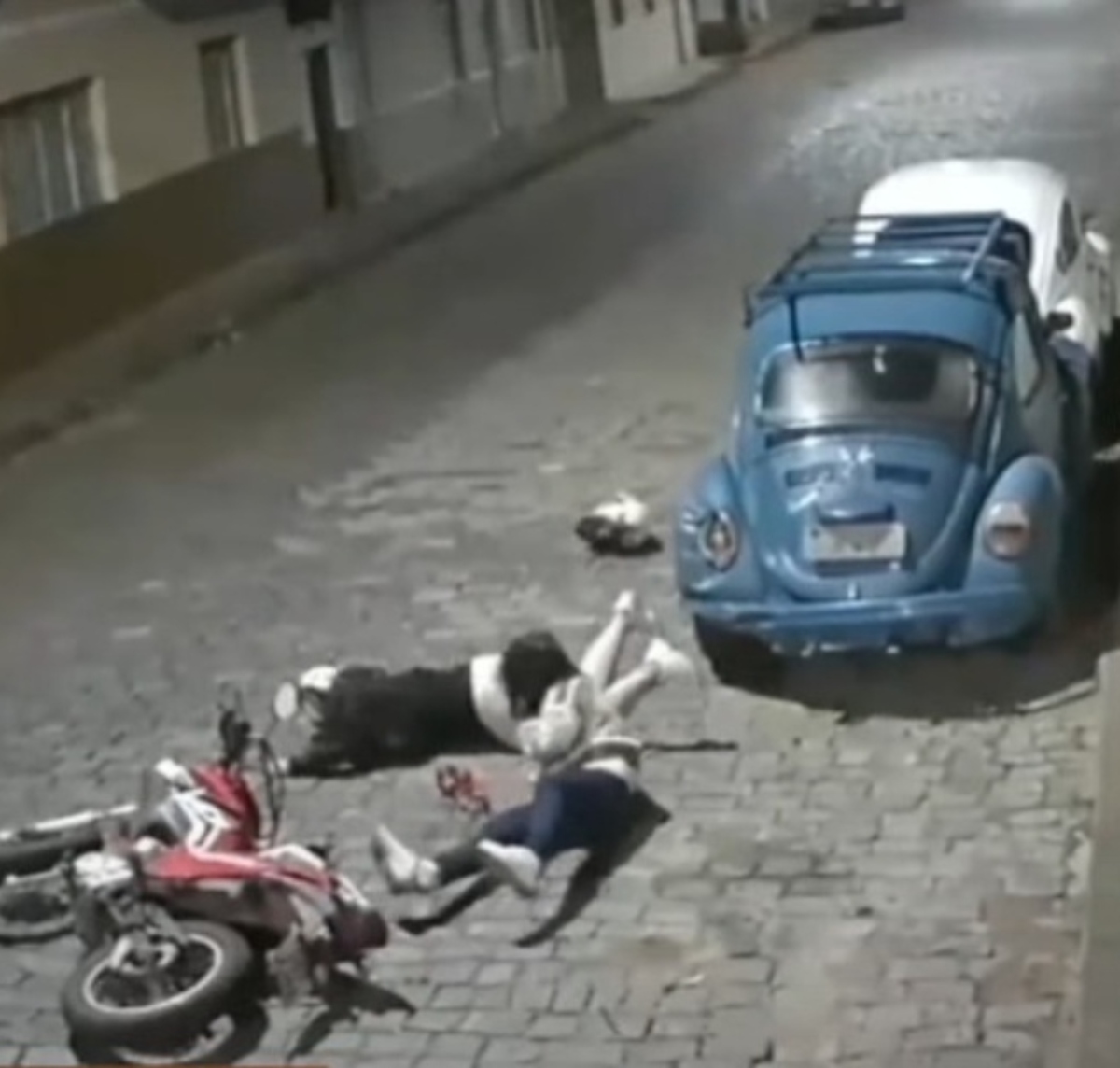  Fusca azul assombrado: Moradores acreditam que veículo é o causador de acidentes em rua 