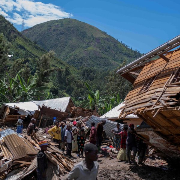 Bebês sobrevivem na República Democrática do Congo