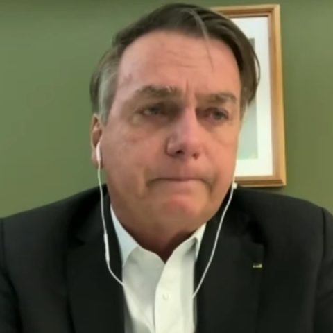 Bolsonaro chorando