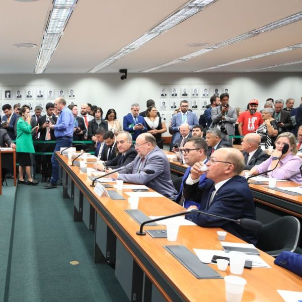 Câmara dos Deputados instala inquérito para investigar MST, Americanas e apostas